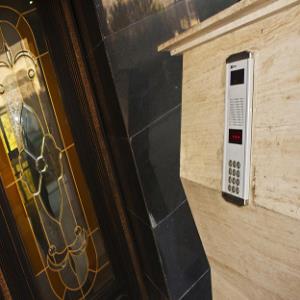 ویژگی های آیفون تصویری تک نما